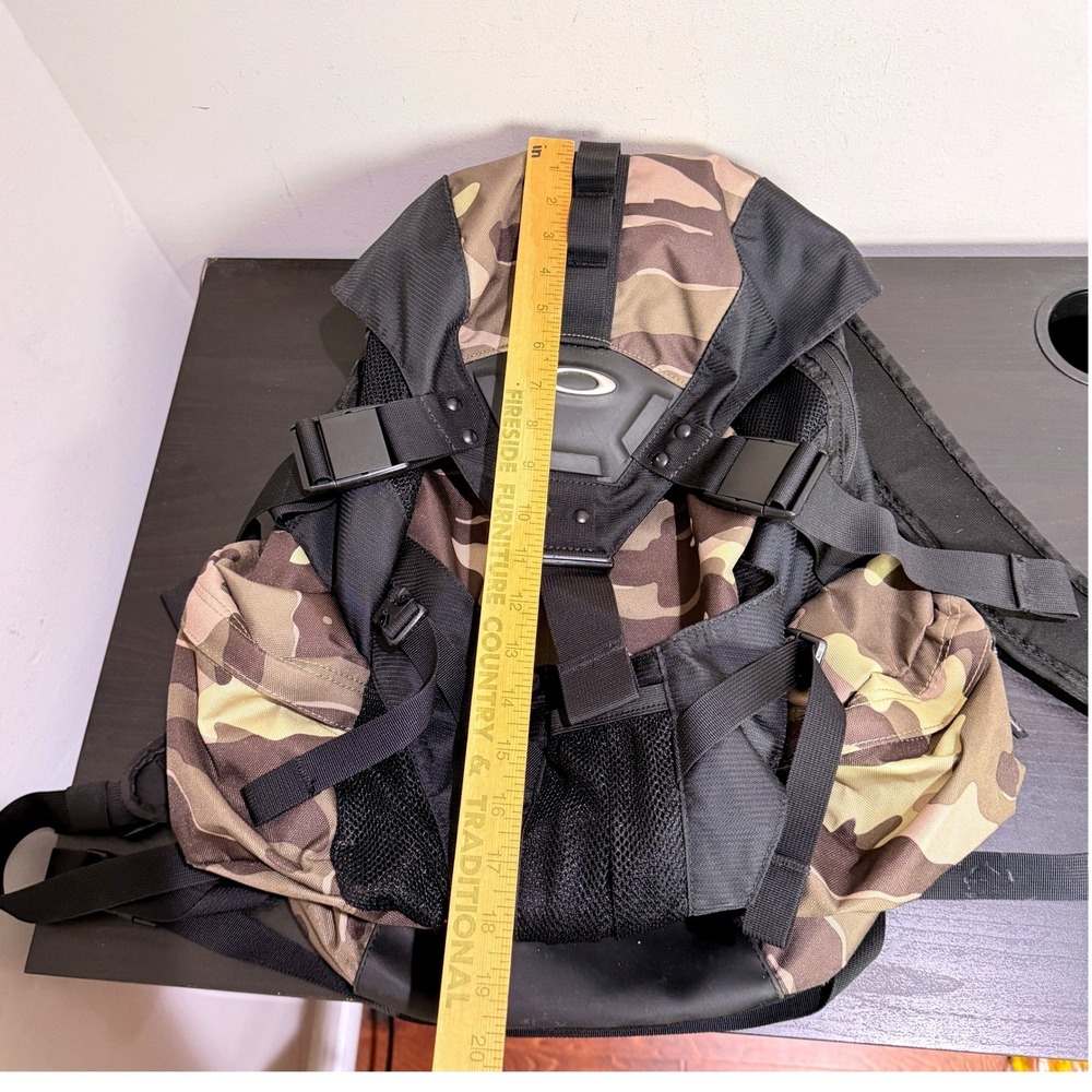 Oakley Icon 3.0 Backpack Large Tactical Gear Bag Y2K Skull Woodland Camo READ - Picture 9 of 10